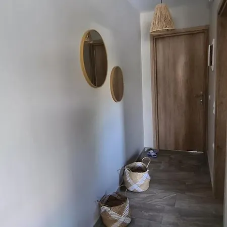 Theros Apartman