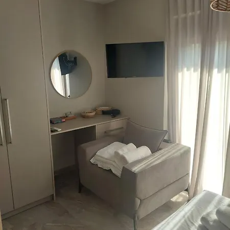 Theros Apartman *