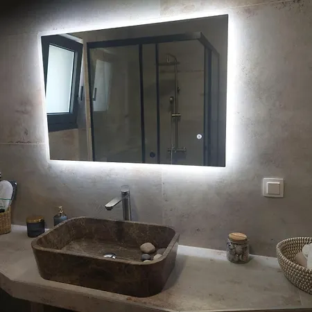 Theros Apartman *
