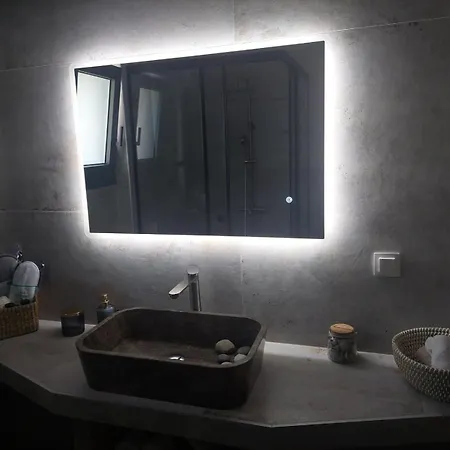 Theros Apartman