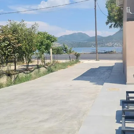 Theros Apartman Nikiána